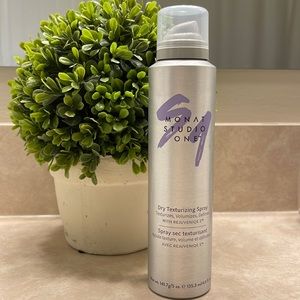 Monat Dry Texturizing Spray